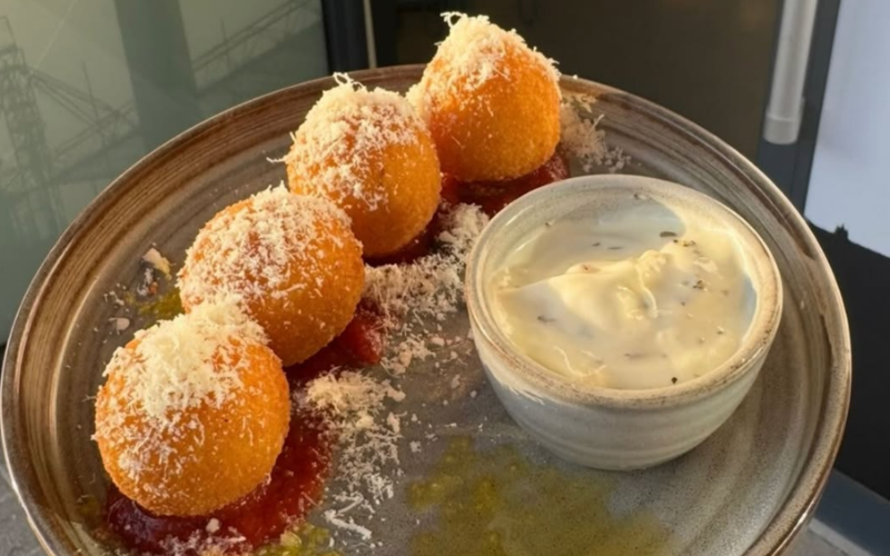 themadgiant_crustandcofood